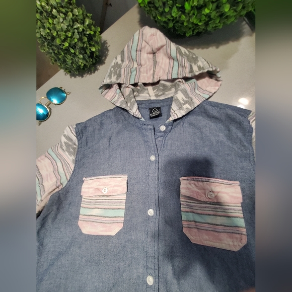 EMPYRE 👸 Beau chemisier à capuchon effet denim avec motifs...péruviens?🤔🤔 - Picture 4 of 8